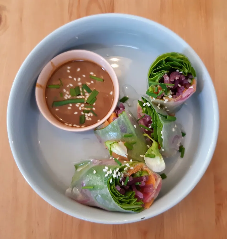 Rouleaux de Printemps Carotte Betterave Asperge Guacamole